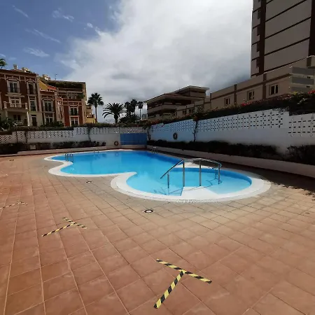 Complejo Valleluz Con Terraza , Piscinas Y Cerca De La Playa. *